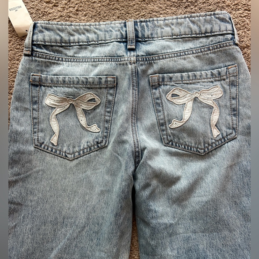 Hollister Low Rise Light Blue Jeans w/bows on pockets - Picture 6 of 11